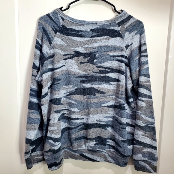 Buffalo David Bitton Grey Camo Women's Sweater Size Medium - Picture 2 of 3